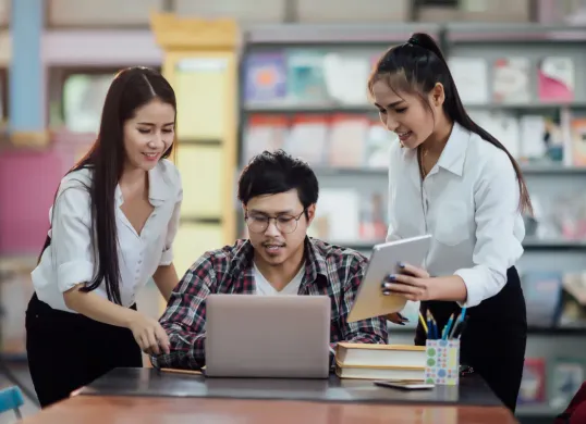 Info pendaftaran beasiswa S2 dan S3 LPDP 2025. (Sumber: Freepik)