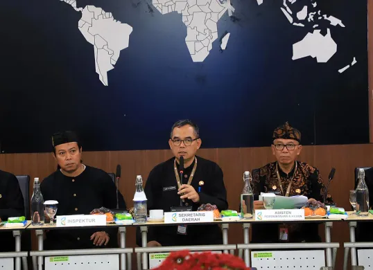 Sekda Kabupaten Bogor, Ajat Rochmat Jatnika (tengah). (Sumber: Humas Pemkab Bogor)