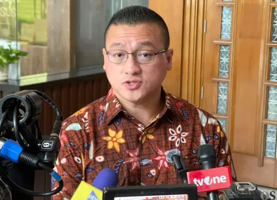 Kader PDI Perjuangan sekaligus anggota DPRD DKI Jakarta, Hardiyanto Kenneth, di Pengadilan Negeri Jakarta Pusat, Kamis, 3 Juli 2025. (Sumber: POSKOTA | Foto: M Tegar Jihad)