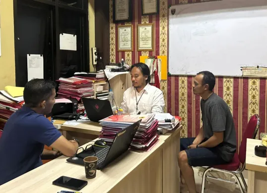 Tersangka Haryanto saat diperiksa penyidik Unit PPA Satreskrim Polres Serang. (Sumber: Unit PPA Polres Serang)