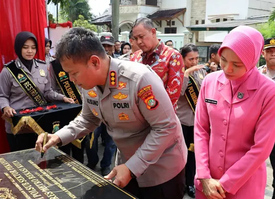 Kapolres Metro Bekasi Kota, Kombes Pol Kusumo Wahyu Bintoro, meresmikan Sub Polsektor Pekayon pada Kamis 3 Juli 2025. (Sumber: Humas Pemkot Bekasi)