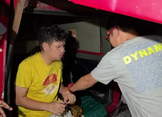 Detik-detik Muhammad Renald Kadri atau dikenal dengan nama Muhammad Rayyan Alkadrie ditangkap oleh pihak kepolisian. (Sumber: YouTube/BANG RANI STONES)