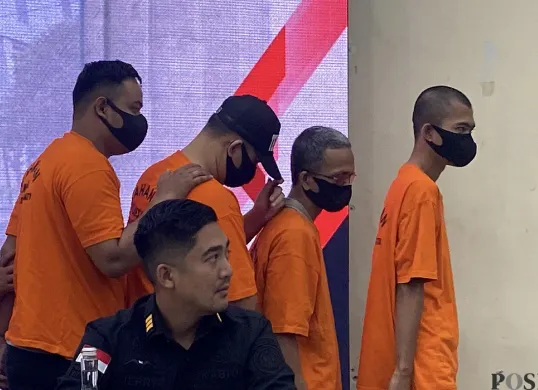 Para tersangka kasus TPPO yang berhasil diamankan Polresta Bandara Soekarno-Hatta. (Sumber: POSKOTA | Foto: Primayanti)