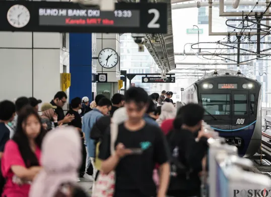 Gangguan Layanan MRT Jakarta Hari Ini, 30 Agustus 2025. Stasiun dari Bundaran HI hingga ASEAN ditutup sementara. Operasional kereta hanya melayani rute Lebak Bulus - Blok M. (Sumber: Poskota/Bilal Nugraha Ginanjar)