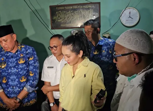 Wali Kota Bekasi Tri Adhianto bersama RSUD CAM Kota Bekasi memastikan Ratih bukan disebabkan oleh malapraktik dilakukan RS. (Sumber: Dok. Pemkot Bekasi)