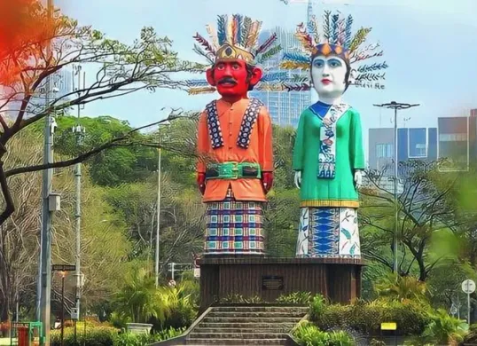 Kebudayaan Betawi berkembang dari perpaduan etnis multikultur Batavia dan baru menguat sebagai identitas etnis sejak abad ke-20. (Sumber: Pinterest)
