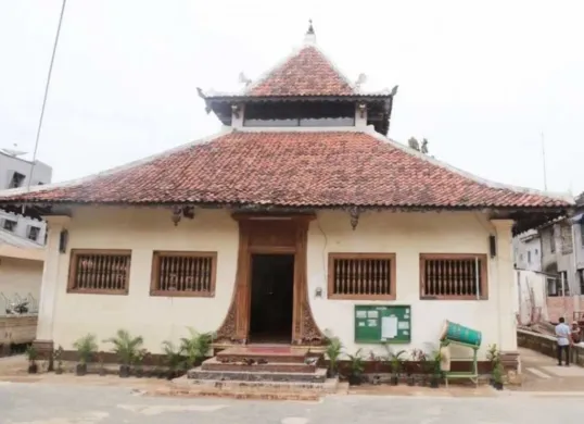 Potret Masjid Al-Anwar Angker, Jakarta. (Sumber: senibudayabetawi.com)