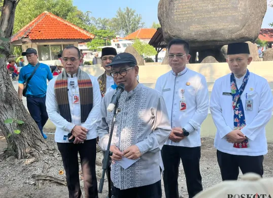 Gubernur Jakarta Pramono Anung menjelaskan alasan dibatalkannya uji coba CFN yang rencananya digelar bersamaan dengan Jakarta Festival Muharam 2025 pada Sabtu, 5 Juli 2025 malam. (Sumber: Poskota/M. Tegar Jihad)