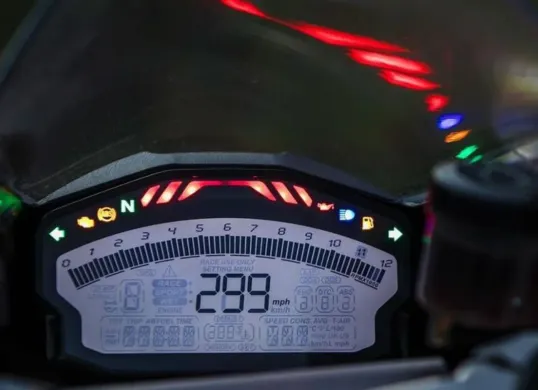 Spidometer digital motor (Sumber: Pinterest/Vaniel)