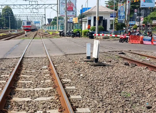 Perlintasan Kereta Api di Jalan Perjuangan, dekat stasiun Kota Bekasi akan mengalami perbaikan serta pemeliharaan rutin mulai Senin Malam hingga Kamis lusa. (Sumber: Istimewa)