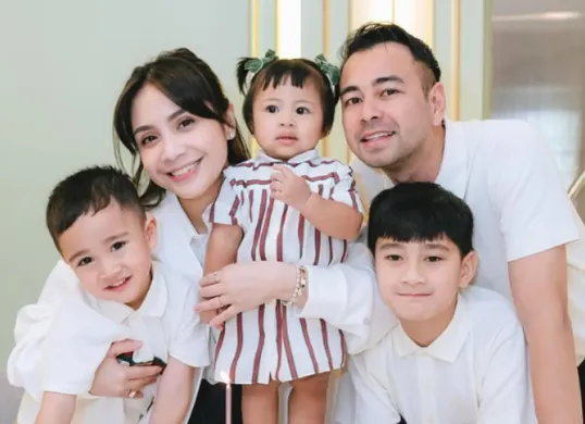 Siapa sebenarnya ibu kandung Lily, mengapa Raffi Ahmad memilih adopsi secara spontan. (Sumber: Instagram/@raffinagita1717)