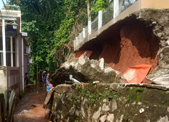 Kondisi TPT Kali Putih yang longsor di Kampung Kalisuren, Tajurhalang, Kabupaten Bogor, Selasa, 8 Juli 2025. (Sumber: BPBD Kabupaten Bogor)