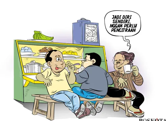 Tiga sahabat bersantai di warteg sambil berdiskusi ringan soal kehidupan dan jabatan. Salah satu dari mereka menegaskan, “Jadi diri sendiri, nggak perlu pencitraan.” (Sumber: Poskota/Arif Setiadi)