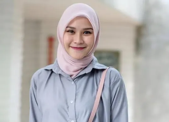 Sudah diamankannya oknum TNI pelaku pemukulan karyawan Zaskia Adya Mecca? Bagaimana proses hukum dan upaya mediasinya? Simak pernyataan resmi Kapendam Jaya dan kronologi selengkapnya dalam artikel ini. (Sumber: Instagram/zaskiadyamecca)