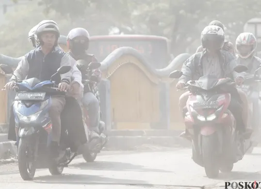 Debu Pasir Beterbangan di Jalan RE Martadinata Ganggu Jarak Pandang Pengendara