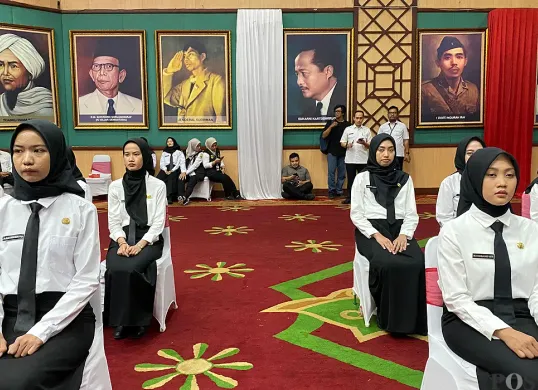 Sejumlah CPNS Kabupaten Bogor mengikuti pembukaan pelatihan dasar (latsar) tahun 2025 di Gedung Tegar Beriman, Cibinong, Rabu 9 Juli 2025. (Sumber: POSKOTA | Foto: Sekar Putri Andini)