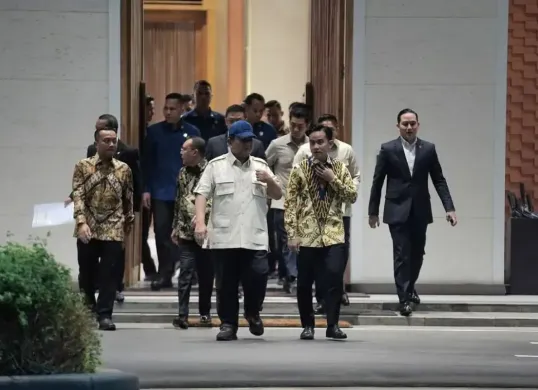 Wakil Presiden Gibran Rakabuming Raka saat mengantarkan Presiden Prabowo Subiato yang hendak melakukan kunjungan kenegaraan ke Rusia. (Sumber: Instagram/@gibran_rakabuming)