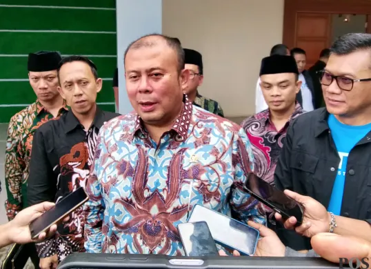 Wakil Ketua DPR RI, Cucun Ahmad Syamsurijal, saat menyampaikan pernyataan kepada wartawan di Kabupaten Bandung Barat. (Sumber: POSKOTA | Foto: Gatot Poedji Utomo)