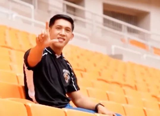 Potret pemain baru Persija, Eksel Runtuhkahu yang mendapat pujian dari pelatih Mauricio Souza atas penampilannya di Piala Presiden 2025. (Sumber: Instagram/eksel_runtukahu)