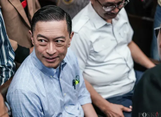 Terdakwa kasus dugaan korupsi impor gula, Thomas Trikasih Lembong atau Tom Lembong mengikuti sidang pembacaan pledoi di Pengadilan Tipikor, Jakarta, Rabu, 9 Juli 2025. (Sumber: Poskota/Bilal Nugraha Ginanjar)