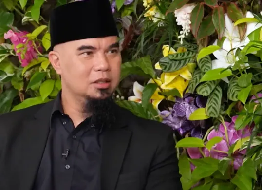 Potret Ahmad Dhani dalam sesi wawancara dengan Denny Sumargo. (Sumber: YouTube/Denny Sumargo)