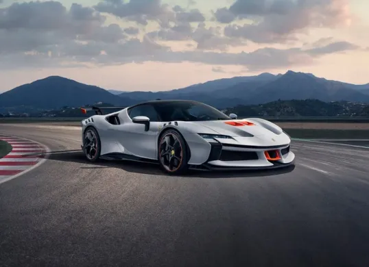 Ferrari SF90 XX Stradale (Sumber: Ferrari Dealers)