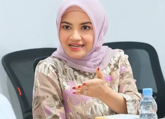 Potret stafsus Gibran Rakabuming Raka, Tina Talisa yang diangkat menjadi Komisaris Pertamina Patra Niaga. Berikut harta kekayaan Tina Talisa. (Sumber: Instagram/@ tina_talisa)