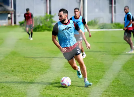 Potret Jordi Amat yang menjalani latihan bersama Persija Jakarta. (Sumber: Persija)