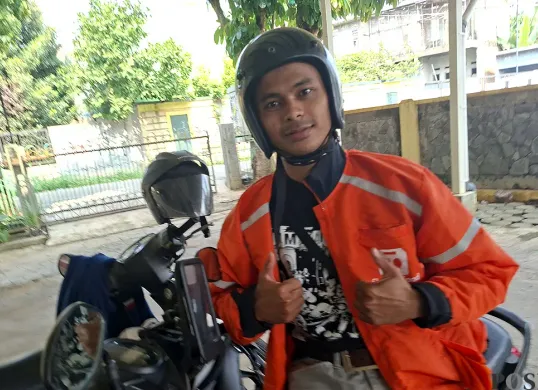 Ragil Darmawan, driver Shoppe Food. (Sumber: POSKOTA | Foto: Angga Pahlevi)