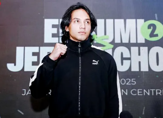 Potret Jefri Nichol yang melontarkan psywar atau perang psikologis jelang pertandingan tinju melawan El Rumi. (Sumber: Instagram/@jefrinichol)