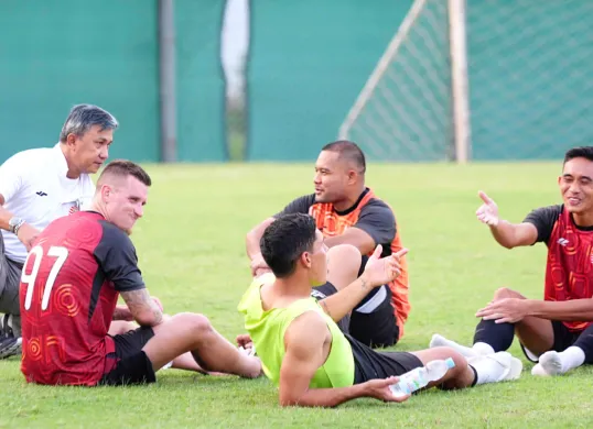 Potret pemain Persija Jakarta usai menggelar laga uji coba melawan Persiku Kudus di Jakarta International Stadium. (Sumber: Persija)