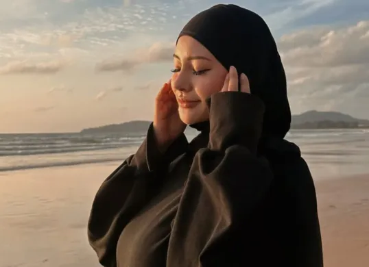Potret Rael Lil Black yang kini menjadi mualaf dan merubah namanya menjadi Nuray Istiqbal. Nuray mengungkapkan menolak poligami. (Sumber: Instagram/@raellilblack)