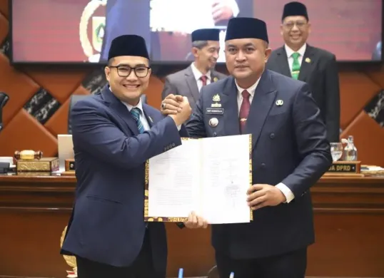 Ketua DPRD Kabupaten Bogor Sastra Winara bersama Bupati Bogor Rudy Susmanto. (Sumber: Dok. DPRD Kabupaten Bogor)