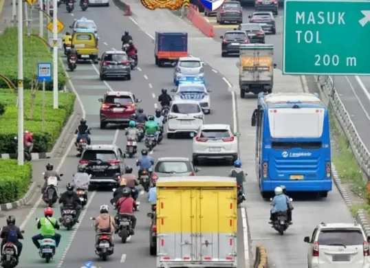 Jadwal dan jenis pelanggaran Operasi Patuh 2025 oleh Korlantas Polri yang dilakukan serentak di seluruh Indonesia. (Sumber: Instagram/@korlantaspolri.ntmc)