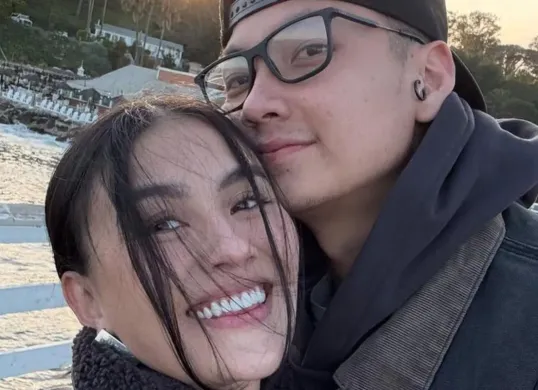 Potret kemesraan Agnez Mo dan Adam Rosadi. (Sumber: Instagram)