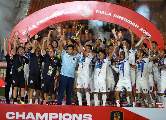 Para pemain Port FC merayakan gelar juara Piala Presiden 2025 setelah mengalahkan Oxford United dengan skor 2-1 di final di Stadion si Jalak Harupat, Bandung, Minggu malam, 13 Juli 2025. (Sumber: Dok MO Piala Presiden 2025)