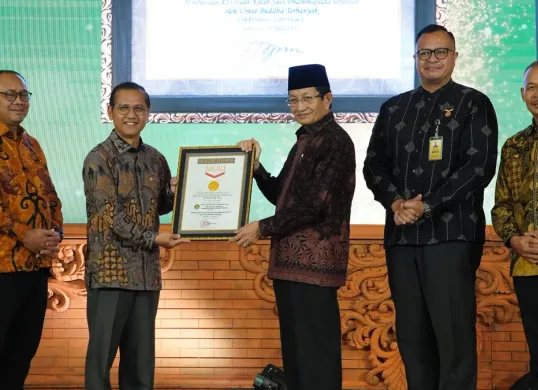 Ditjen Bimas Buddha Kementerian Agama RI cetak rekor MURI dalam Pembacaan Kitab Suci Dhammapada Serentak 2569 BE/2025, yang melibatkan 2.569 peserta dari 34 provinsi di seluruh Indonesia (Sumber: Dok. Ditjen Bimas Buddha)