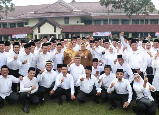 Wakil Bupati Tangerang Intan Nurul Hikmah memimpin langsung upacara Peringatan Harkop ke-78 Tingkat Kabupaten Tangerang yang digelar di Lapangan Raden Aria Yudhanegara Puspemkab Tangerang. (Sumber: Dok. Pemkab Tangerang)