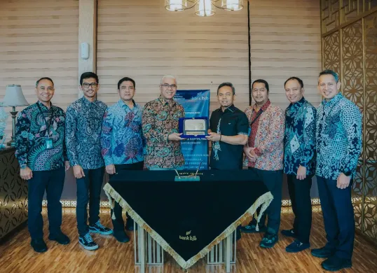 bank bjb untuk terus mendorong penguatan sektor Usaha Mikro, Kecil, dan Menengah (UMKM) yang ditunjukkan melalui kolaborasi strategis bersama Pusat Investasi Pemerintah (PIP) (Sumber: Dok. bank bjb)