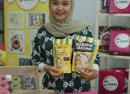 Salah satu pelaku UMKM yang mengikuti program Packfest 2025 (Sumber: Dok. Telkom)