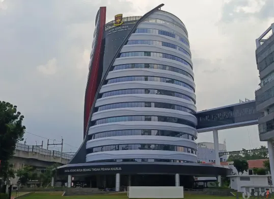 Gedung Bundar Jam Pidsus yang terletak di kompleks Kejaksaan Agung (Kejagung), Jakarta Selatan, Selasa, 15 Juli 2025. (Sumber: Poskota/Ali Mansur)