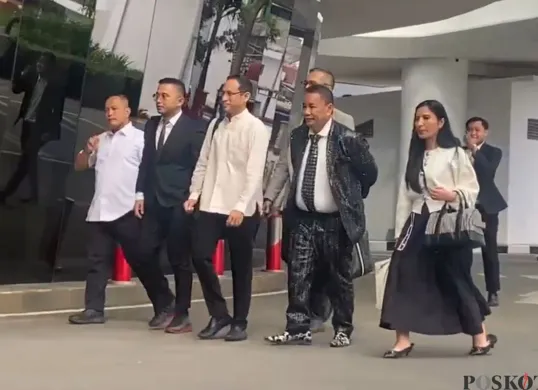 Mantan Menteri Pendidikan, Kebudayaan, Riset, dan Teknologi (Mendikbud), Nadiem Makarim dipanggil ke Kejagung, Jakarta Selatan, Selasa, 15 Juli 2025. (Sumber: Poskota/Ali Mansur)