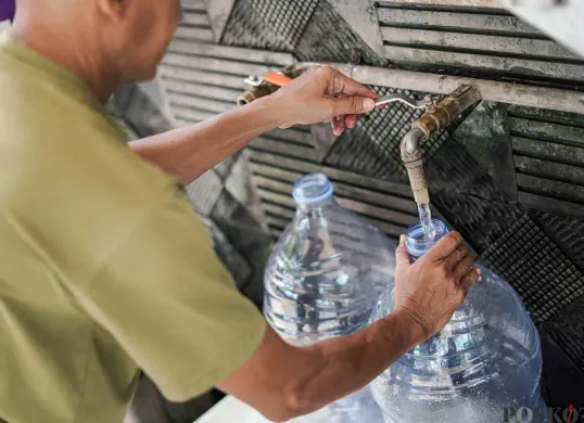 Ilustrasi air minum kemasan. (Sumber: Poskota/Bilal Nugraha Ginanjar)