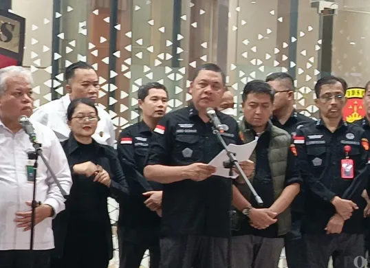 Kejagung mengumumkan penetapan empat tersangka dalam kasus dugaan korupsi pengadaan laptop Chromebook pada Program Digitalisasi Pendidikan 2019-2023 di Kemendikbudristek, Selasa, 15 Juli 2025. (Sumber: Poskota/Ali Mansur)