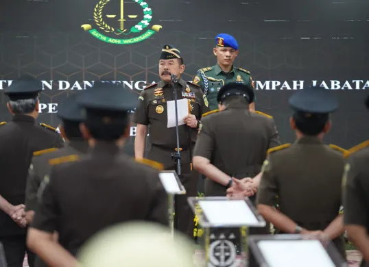 Jaksa Agung Republik Indonesia, ST Burhanuddin memimpin acara pelantikan, pengambilan sumpah jabatan, dan serah terima jabatan di lingkungan Kejaksaan Agung pada Rabu, 16 Juli 2025. (Sumber: Dok. Kejagung)