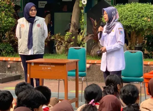 BPBD Jakarta gelar sosialisasi dan edukasi mitigasi bencana ke pelajar di sela kegiatan MPLS. (Sumber: BPBD Jakarta)