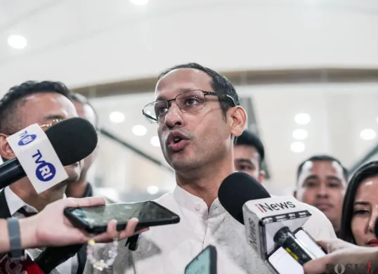 Kasus korupsi pengadaan Chromebook membuat Nadiem Makarim ditetapkan sebagai tersangka. Berikut kronologi lengkap, latar belakang program, dan nilai kerugian negara yang ditanggung. (Sumber: Poskota/Bilal Nugraha Ginanjar)