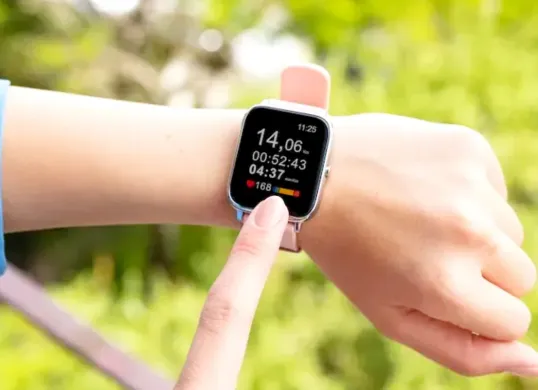 Ilustrasi memilih smartwatch murah. (Sumber: Freepik)