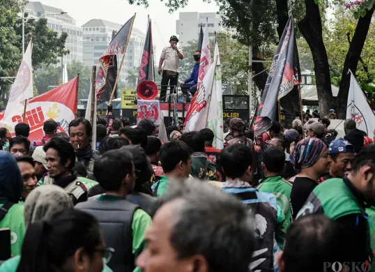 Aksi demo ojek online (ojol) direncanakan akan berlangsung di berbagai daerah, termasuk Jakarta hari ini, Rabu, 17 September 2025. (Sumber: Poskota/Bilal Nugraha Ginanjar)