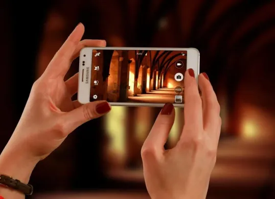 Ilustrasi HP Samsung. (Sumber: PxHere)